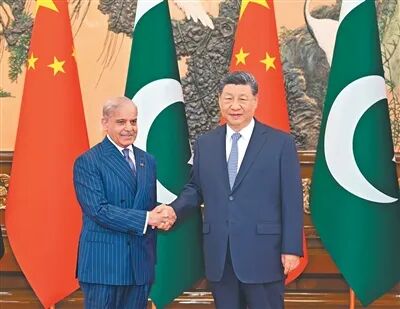 习近平会见巴基斯坦总理夏巴兹