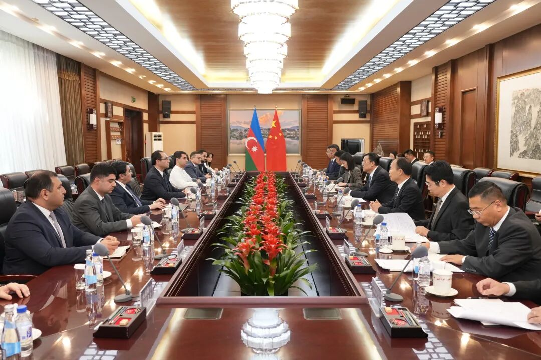 张柱会见阿塞拜疆农业部部长马马多夫