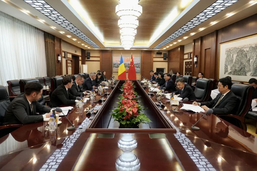 韩俊会见罗马尼亚农业和农村发展部部长弗洛林·巴尔布