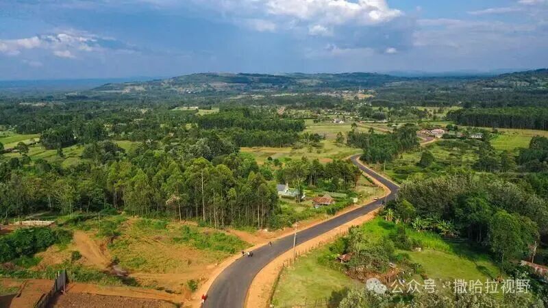 “烂泥路”变“致富路”——中企在肯尼亚铺就乡村振兴“快车道”