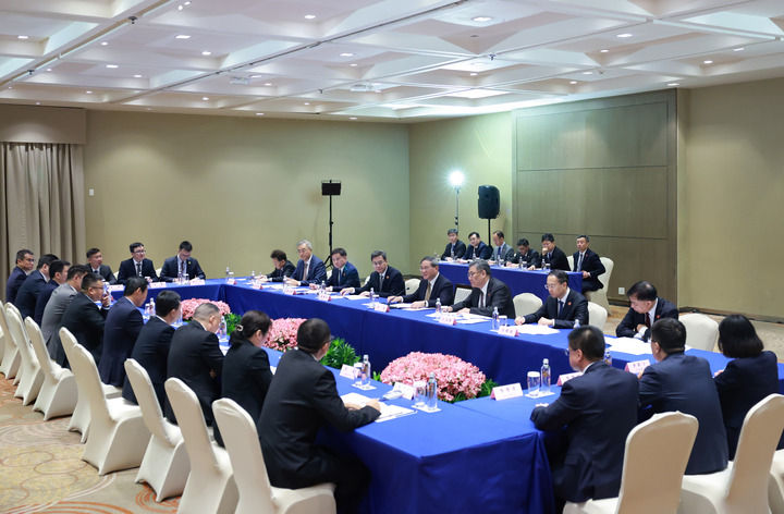 李强出席在巴西中资企业座谈会