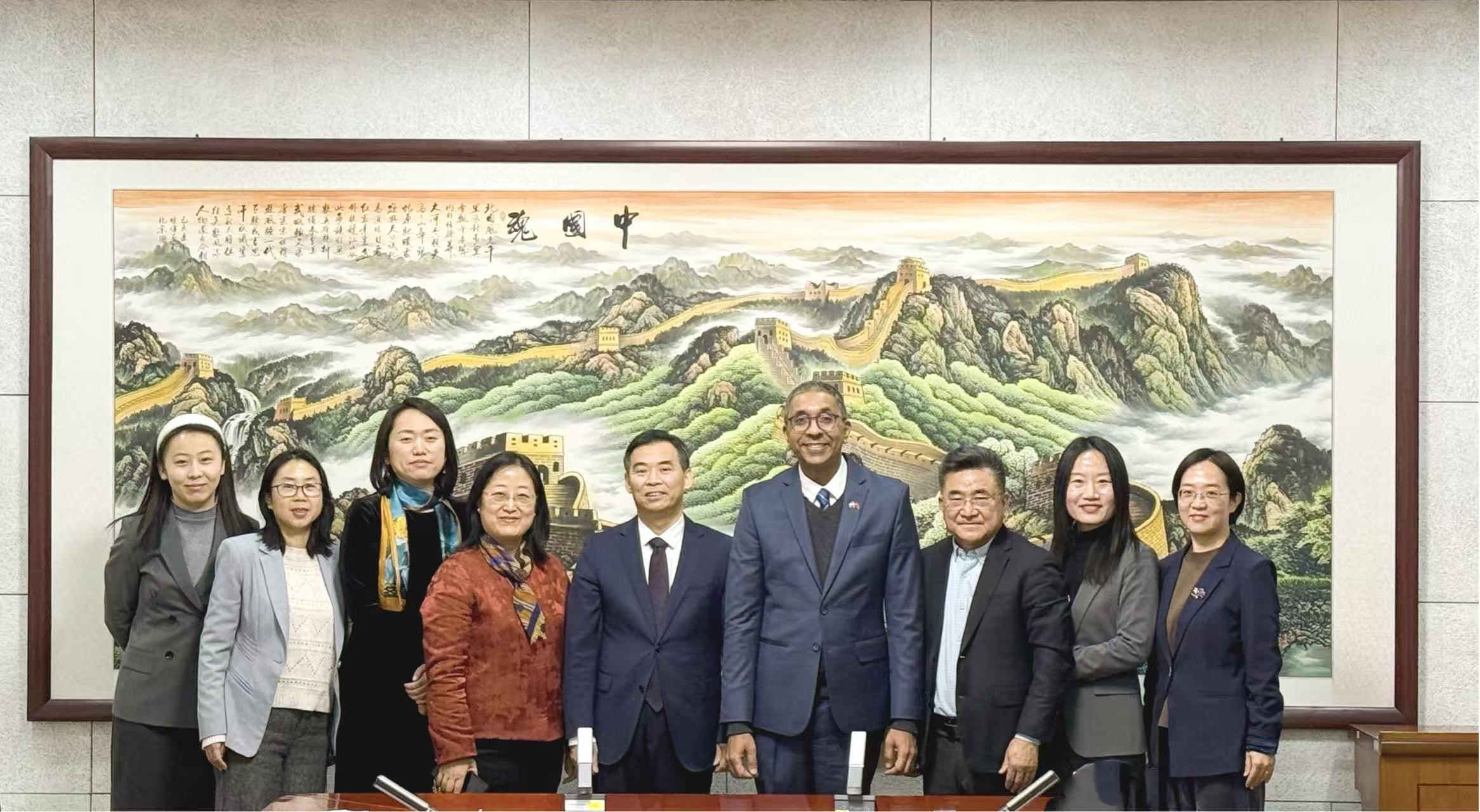 刘俊文主任与联合国开发计划署代理驻华代表乔展一行交流座谈