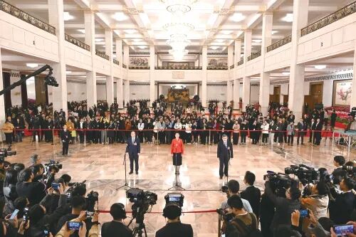 委员通道 | 首场首问 粮食为要——“中国粮、中国菜和中国肉都主要用上了中国种”