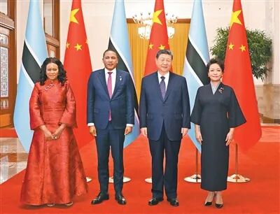 习近平同博茨瓦纳总统博科会谈