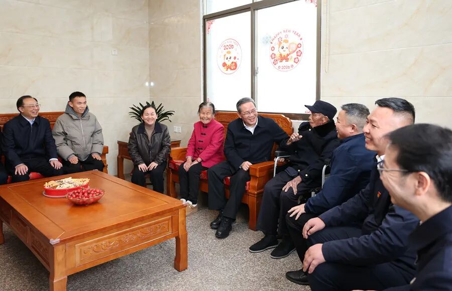 李强在江西看望慰问基层干部群众